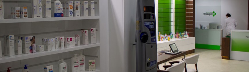Vinilos decorativos en todas las secciones de Mayol Farmacia-óptica