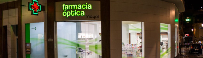 Vinilos decorativos en todas las secciones de Mayol Farmacia-óptica