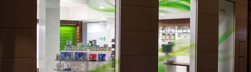 Vinilos decorativos en todas las secciones de Mayol Farmacia-óptica