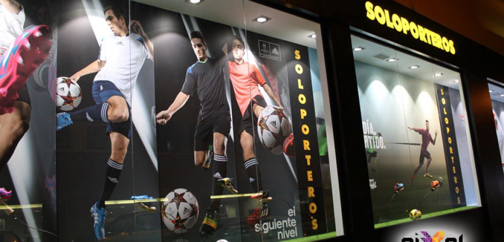 Vinilos en escaparate de la tienda Soloporteros