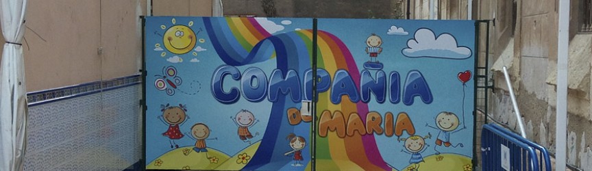 Montaje vinilo temático en aula.