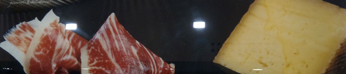 Montaje y rotulación de vinilos diseñados para Lamarca San Francisco.