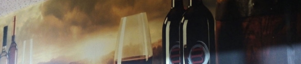 Montaje y rotulación de vinilos diseñados para Lamarca San Francisco.