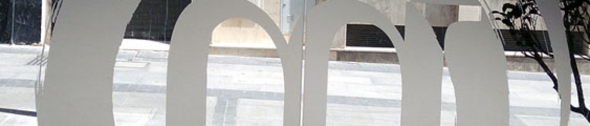 Montaje y rotulación de vinilos diseñados para Lamarca San Francisco.